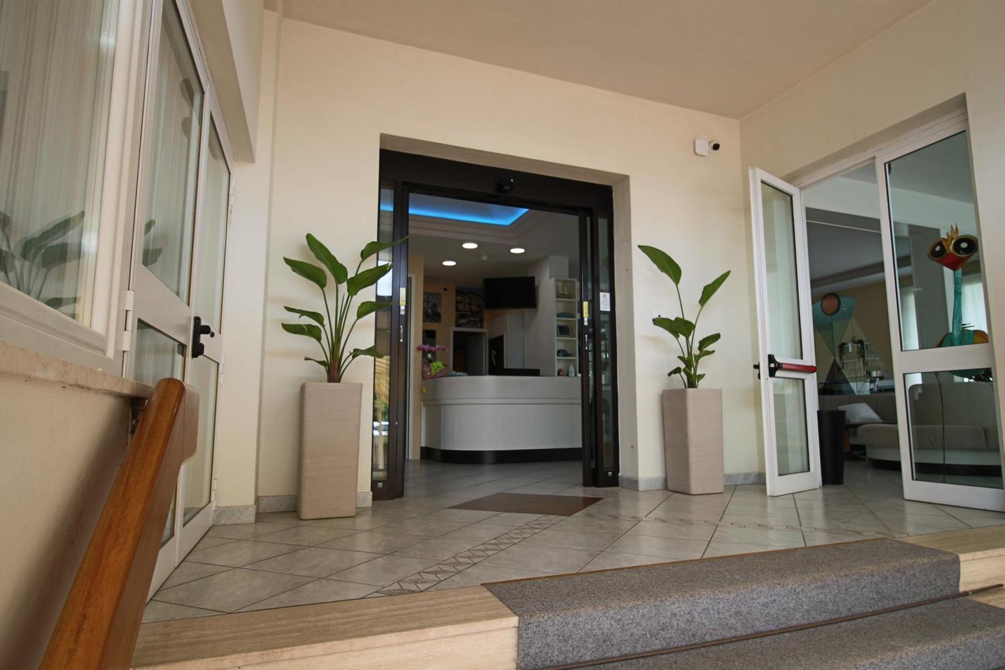 Hotel Manuela Cervia Zewnętrze zdjęcie
